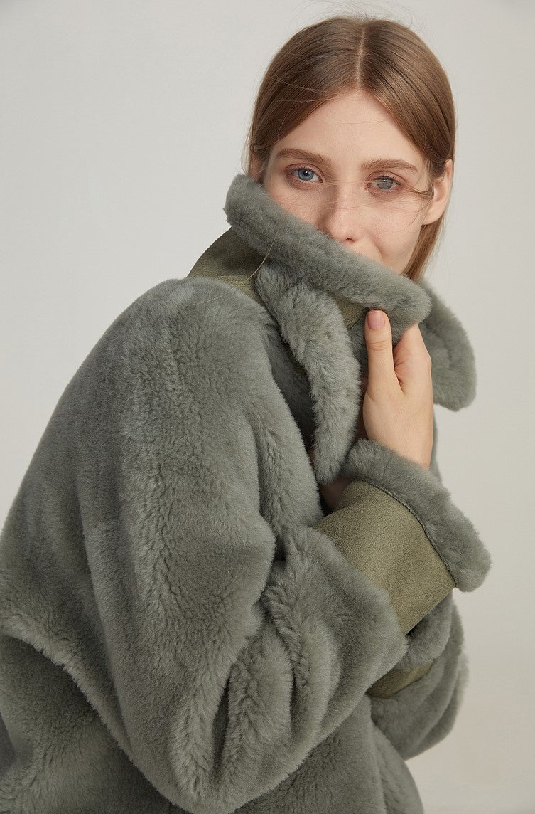 Manteau Court en Laine Élégance Raffinée