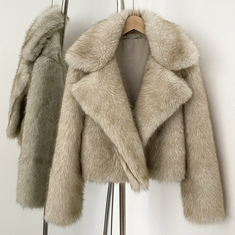 Manteau court et élégant avec fourrure