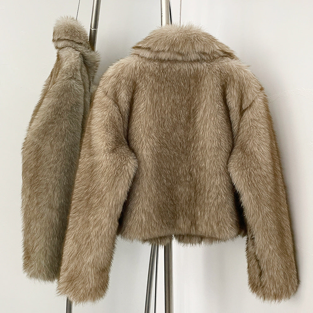 Manteau court et élégant avec fourrure
