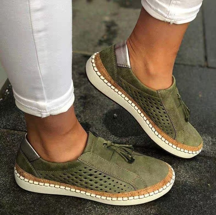 Mocassins Élégance Contemporaine – Slip-On à Pompons
