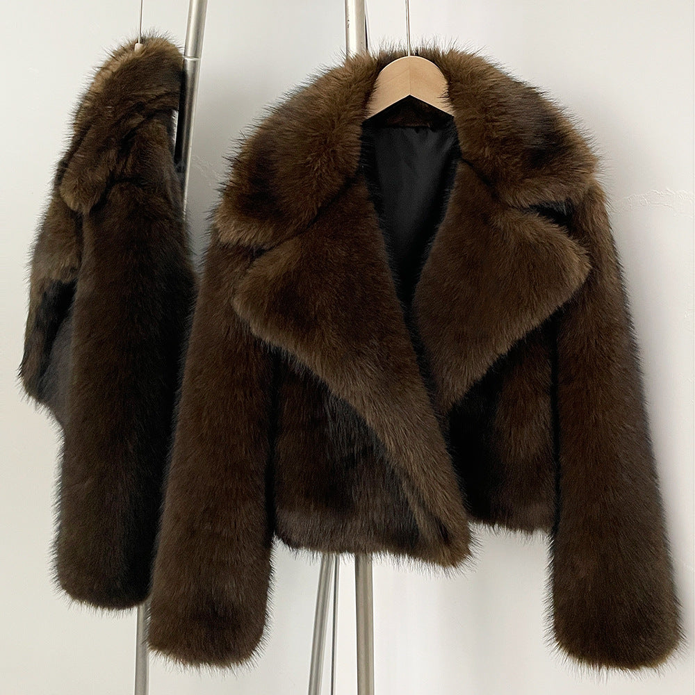 Manteau court et élégant avec fourrure
