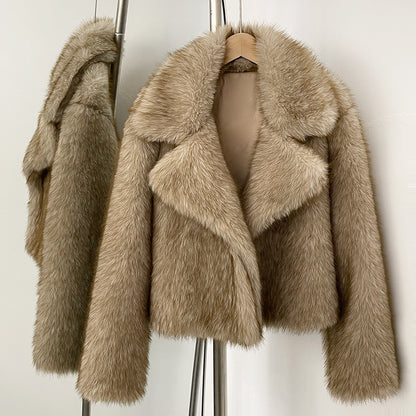 Manteau court et élégant avec fourrure