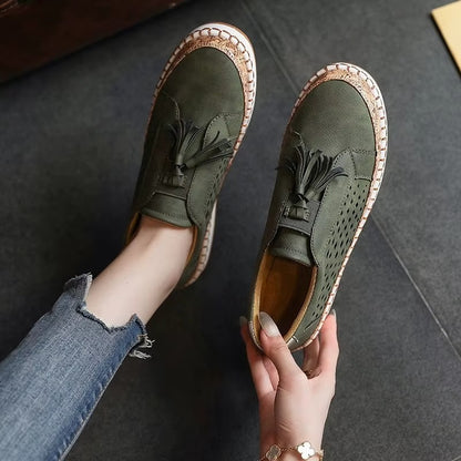 Mocassins Élégance Contemporaine – Slip-On à Pompons