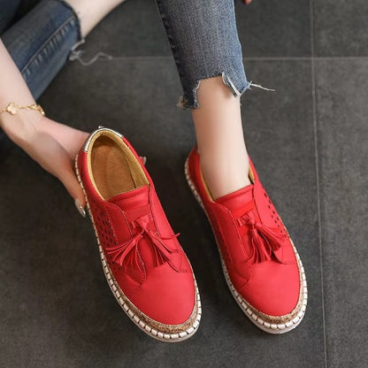 Mocassins Élégance Contemporaine – Slip-On à Pompons